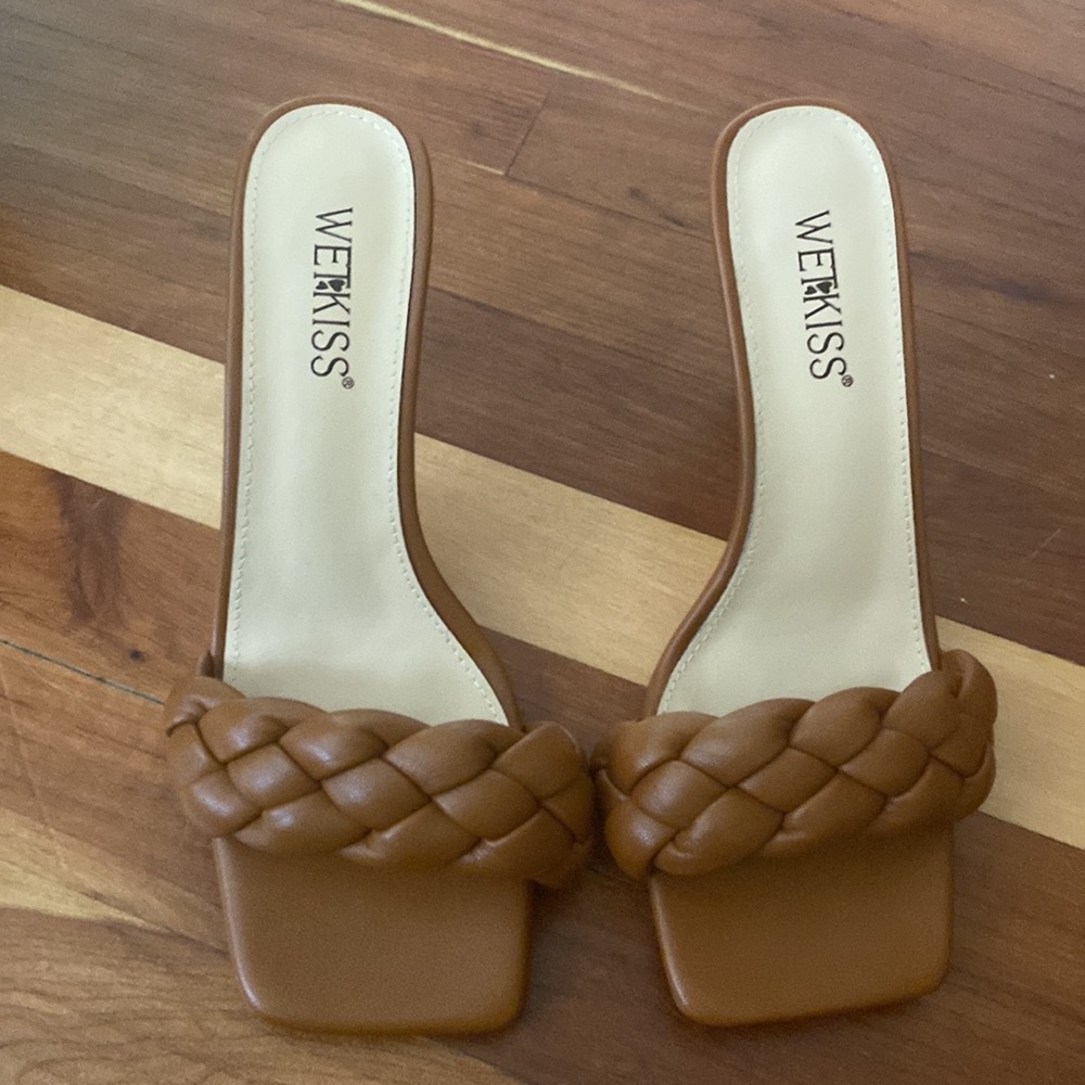 NWOT Neutral Caramel Colored Vegan Leather Braided Mule